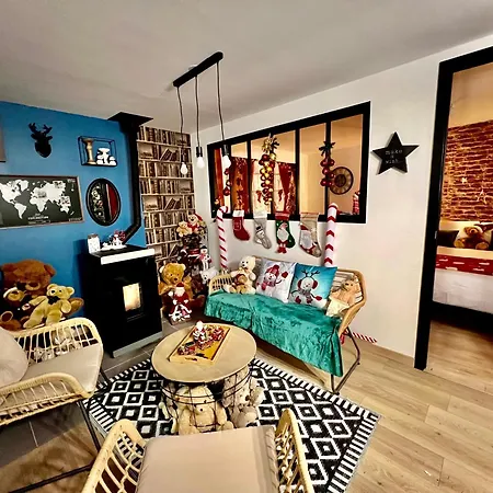 La Maison De Noel Et Ses Lutins